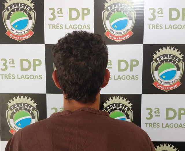 Homem com três mandados de prisão em aberto preso por policiais da 3ª DP. Foto: 3ª DP/TL.