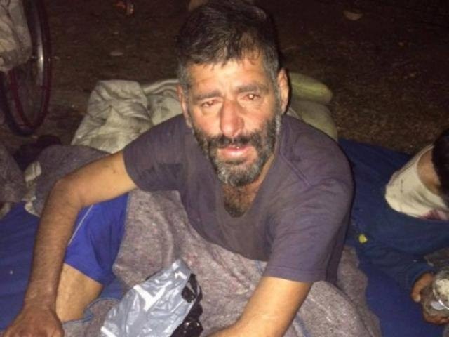 Rosevaldo por uma das ruas do bairro Ipiranga em São Paulo, por onde ele passa a maior parte dos dias. (Foto: Reprodução)