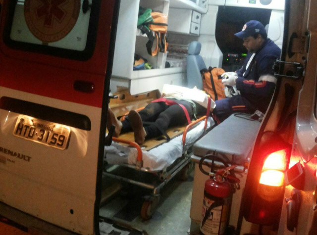 Socorristas do Serviço de Atendimento Móvel de Urgência (Samu) fizeram o resgate da vítima.