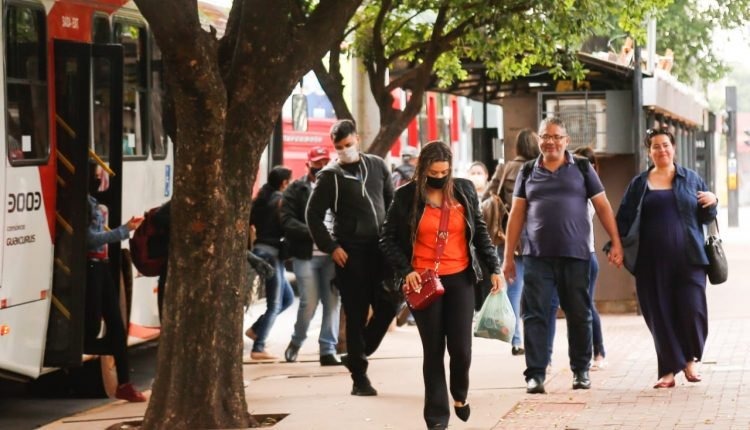 Uso de máscaras em Campo Grande é obrigatório nas ruas. (Foto: Leonardo de França, Midiamax)