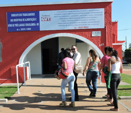 Trabalhadores reunidos na sede do Sindicato na manhã de hoje (26/06)