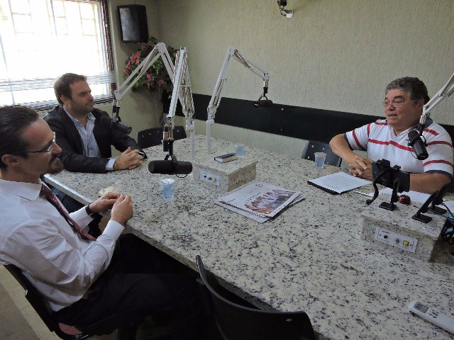 Romeu de Campos Júnior e os Defensores Públicos Eduardo Cavicchiolli Mondoni e Olavo Colli Júnior,