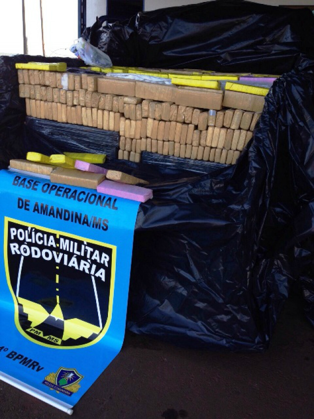 Base operacional de Amandina/MS apreende caminhonete com 1440 Kg de maconha e 2 quilos de cocaína