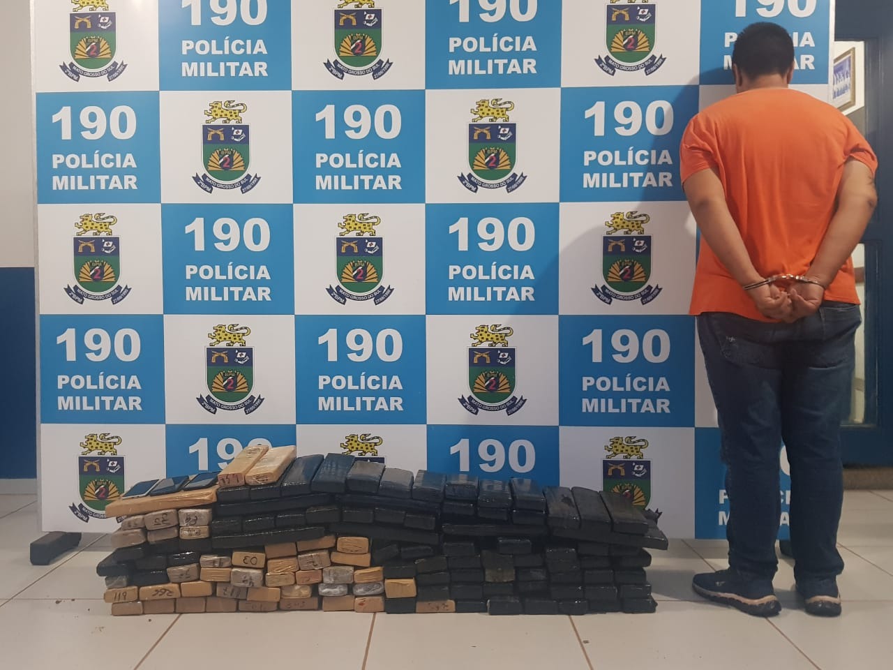 Homens são presos tentando transportar 114 quilos de maconha. Foto: Rádio Caçula.