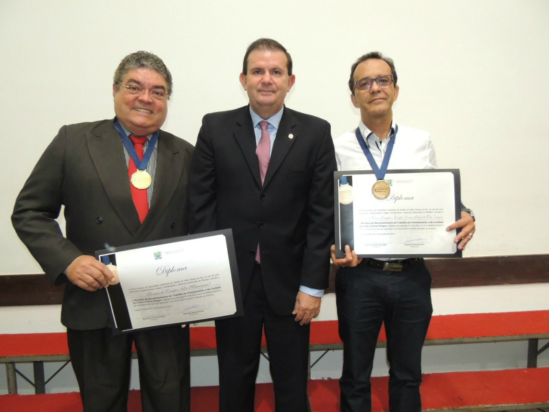 Da esquerda para a direita, o empresário Romeu da Rádio Caçula, o deputado Eduardo Rocha e o pastor Marcos Foto Arquivo