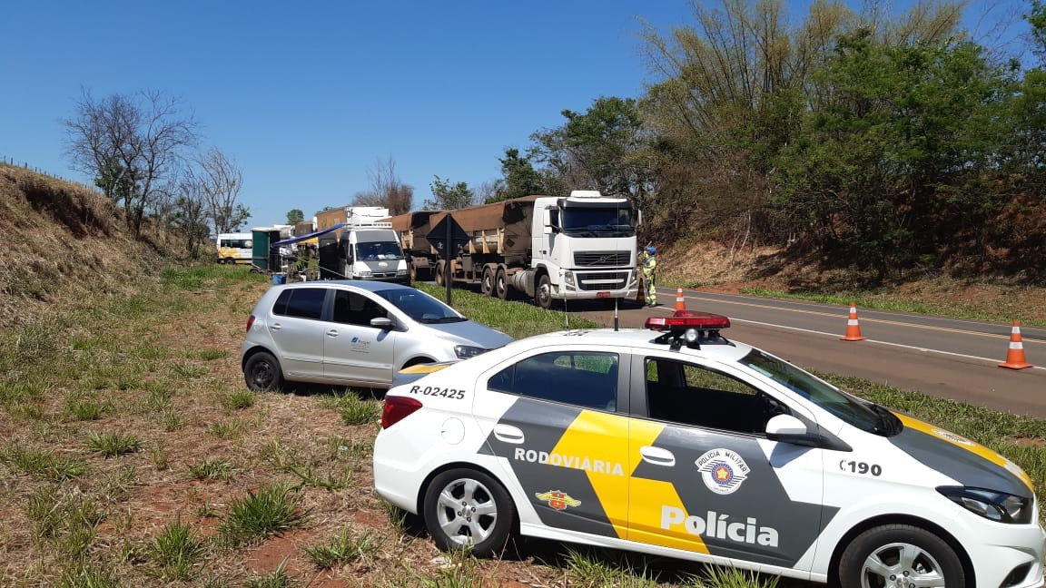 Fiscalização da Policia Rodoviária em conjunto com DER.