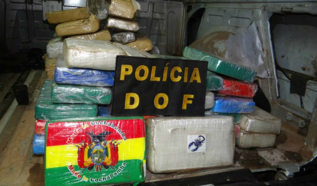 Foto: Dourados News/Osvaldo DuarteDroga estava nas laterais da carroceria de pickup apreendida ontem
