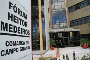 Justiça só funciona em regime de plantão hoje e amanhã (28) (Foto: Marcos Ermínio)