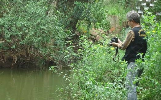Foto: Cido Costa / Dourados AgoraO pano enrolado ao pescoço pode ter sido utilizado para matar o homem