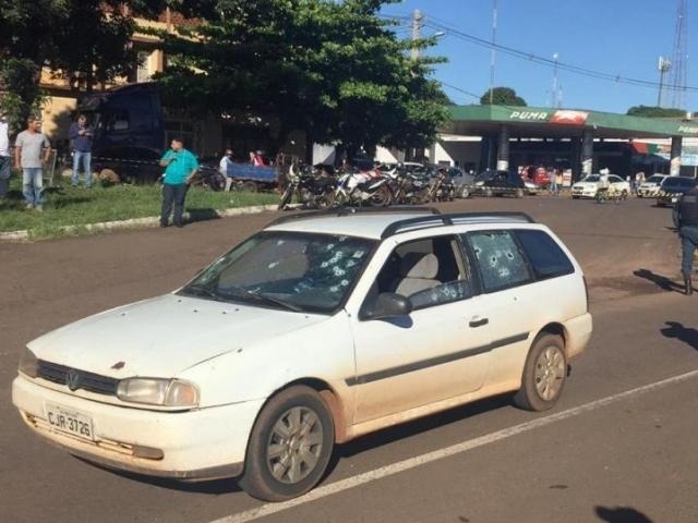 Ocupantes do veículo morreram no local do crime - Foto: Porã News