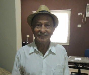 Adolfo Luiz da Silva de 87 anos, está trabalhando há mais de 20 anos pela Associação do Ferroviários Aposentados e Pensionistas.Foto: Rádio Caçula