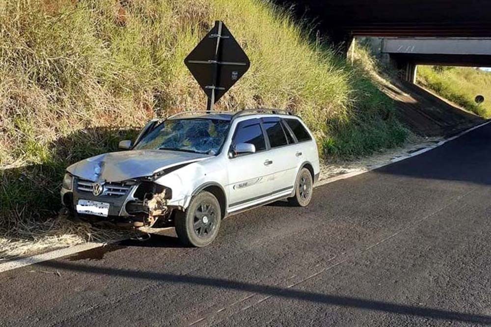 Veículo Parati utilizado pelo autor para atropelar o policial. Foto: Polícia Civil MS.