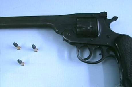 Polícia investiga para saber se a arma recolhida foi utilizada nos crimesReprodução/TV Record Brasília