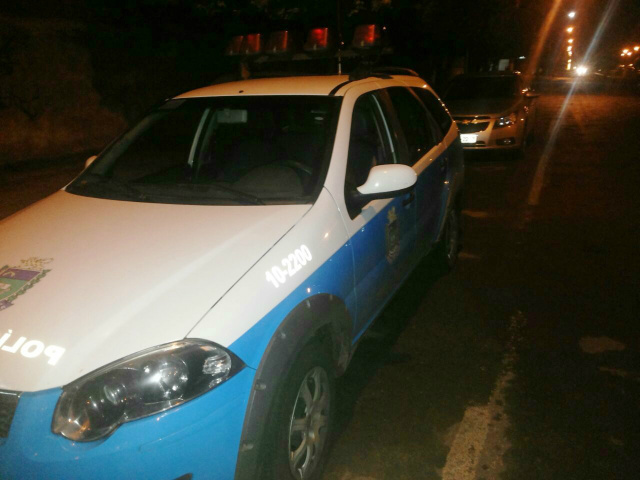 Polícia Militar fez buscas pelo bairro, mas nenhum suspeito foi encontrado. (Foto: Arquivo/Rádio Caçula).