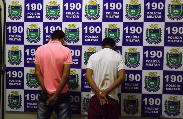 Acusados foram detidos em flagrante. (Fotos: Rádio Caçula).