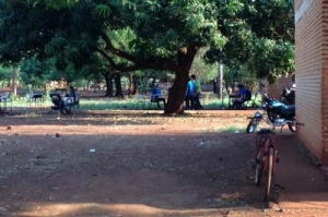 Imagens mostram lotação de escolas e falta de estrutura para os alunos. (Foto: Relatório Fotográfico da Escola Municipal Tengatui Marangatu)