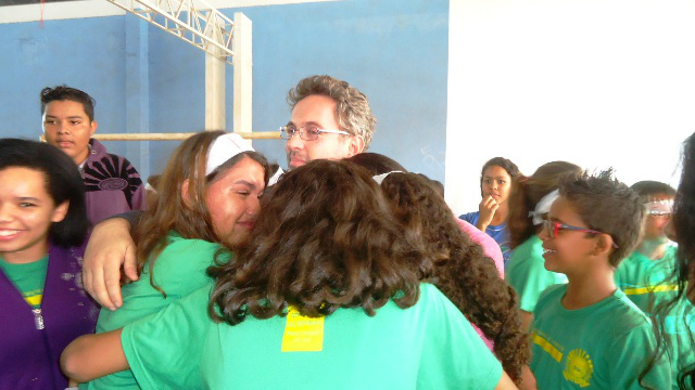 Estudantes da Escola Luiz Lopes de Carvalho homenageiam o diretor Flodoaldo Moreno Júnior