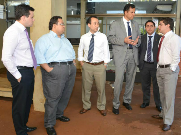 Membros da Comissão da OAB, ontem, na Delegacia para acompanhar os trabalhos acerca da morte do advogadofoto - Marcos Ribeiro