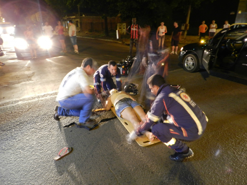 Neste acidente na Ranulpho Marques Leal, o condutor do veículo Gol, também invadiu a preferencial e bateu na motociclista.Foto: Rádio Caçula