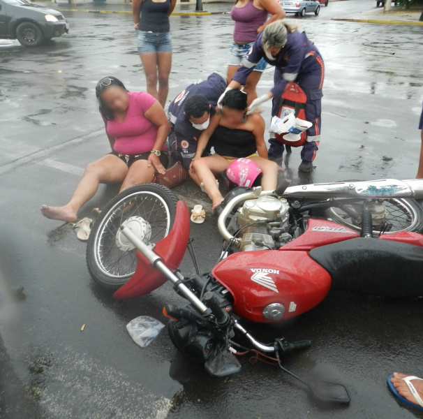 As duas mulheres foram atropeladas por um condutor que furou o sinal vermelho na Avenida Filinto Muller.Foto: Rádio caçula