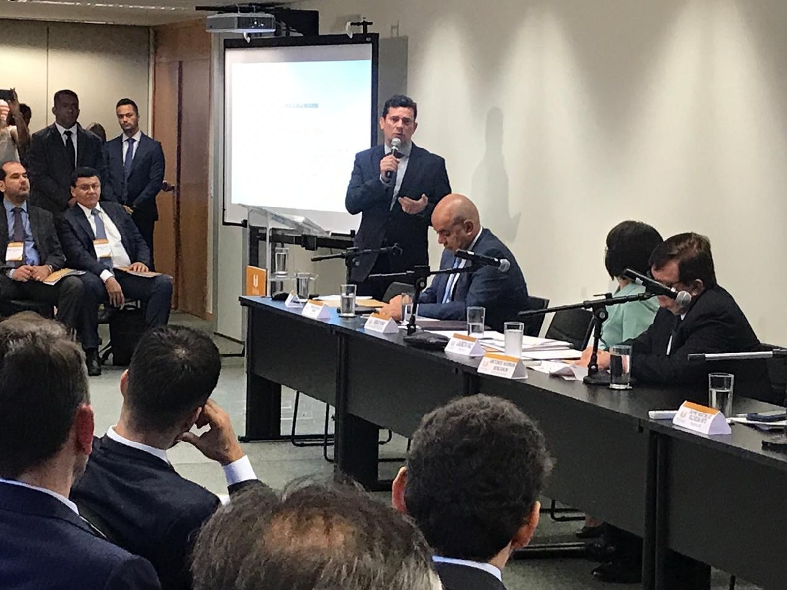 Moro participou de um evento com juízes federais para explicar o projeto anticrime — Foto: Fernanda Calgaro/G1