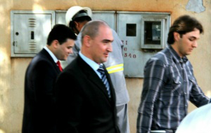 Aluizio no dia que se apresentou à polícia acompanhado dos advogadosFoto: Cido Costa