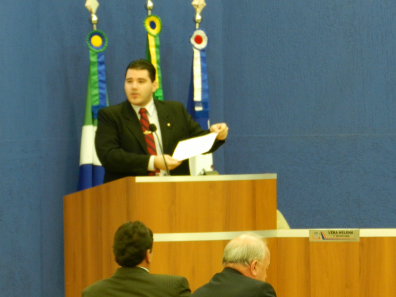 O vereador Tonhão usou a tribuna da Câmara de Vereadores de Três Lagoas na noite desta terça-feira (25) também para falar sobre as manifestações que vem acontecendo em Três Lagoas. Foto: Rádio Caçula