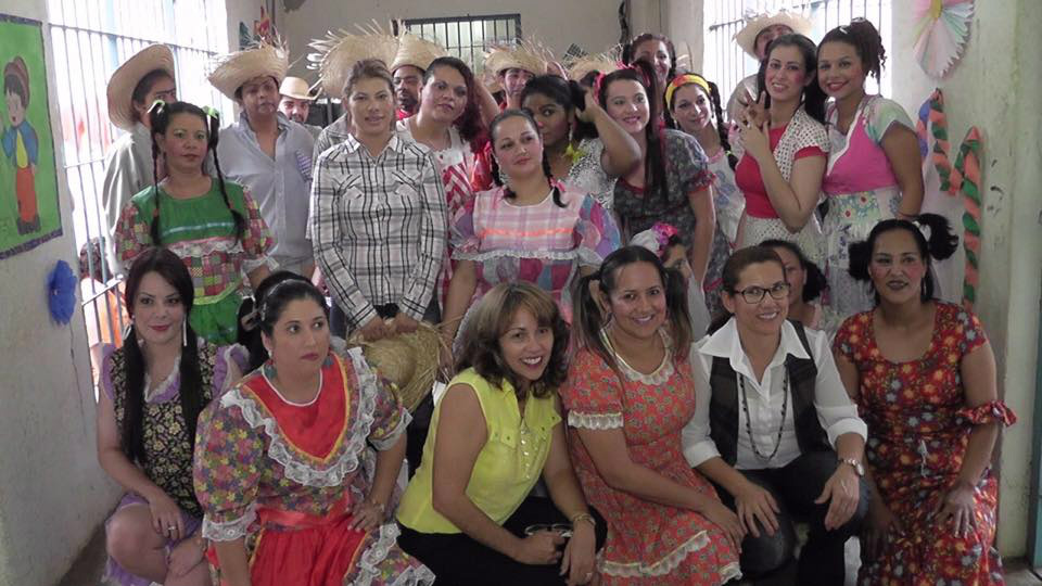 Comemoração da festa Junina no Presídio Feminino de Três Lagoas(MS) contou com a participação das detentas e o apoio da diretora, professora, carcereiras e psicologa Foto: Rádio Caçula