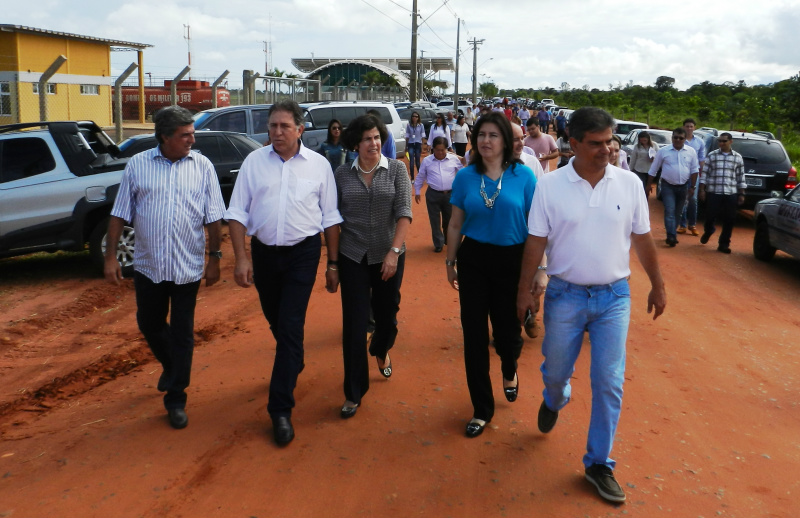 Autoridades estiveram presentes na inauguração do sistema de abastecimento do Aeroporto Plínio Alarcon.Foto: Rádio Caçula