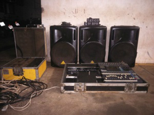 Parte do material apreendido pelo 9º Batalhão da PM durante ocorrência na segunda-feira. (Foto: Divulgação/PM)