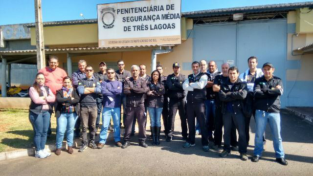 Agentes penitenciários do PSM (Presídio Masculino de Segurança Média) de Três Lagoas, cruzaram os braços