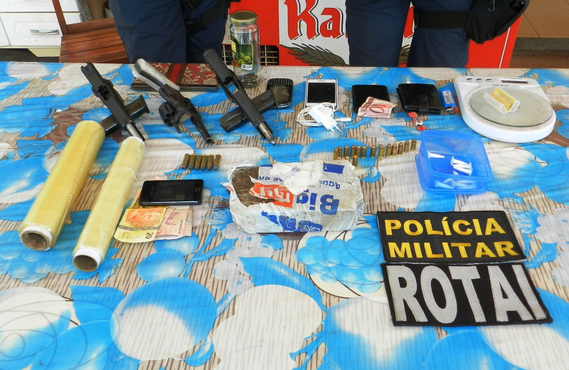 Armas, drogas e munições. Foto: Rádio Caçula