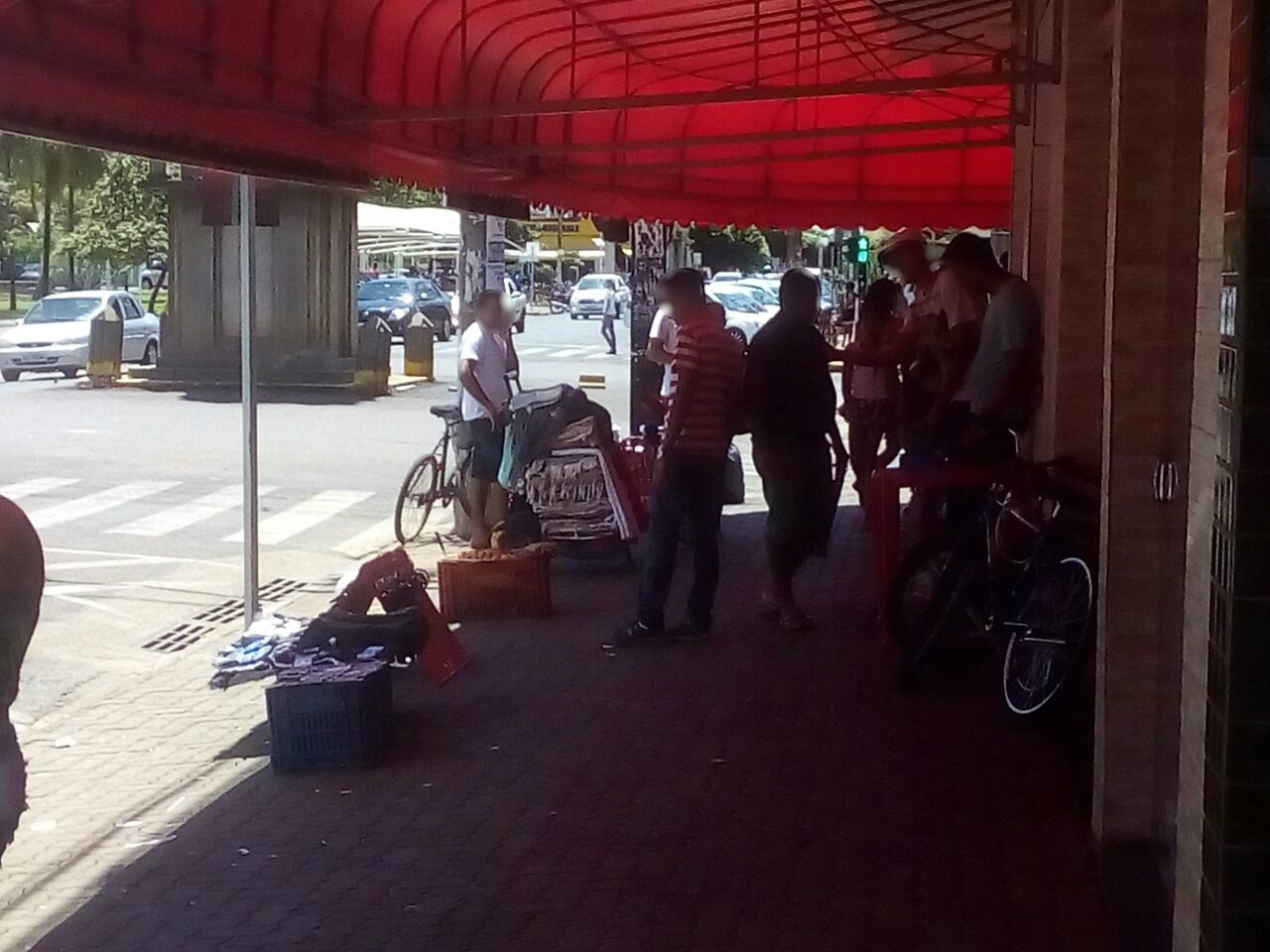 Internauta diz que ambulantes tomaram as calçadas do centro. Foto: repórter news