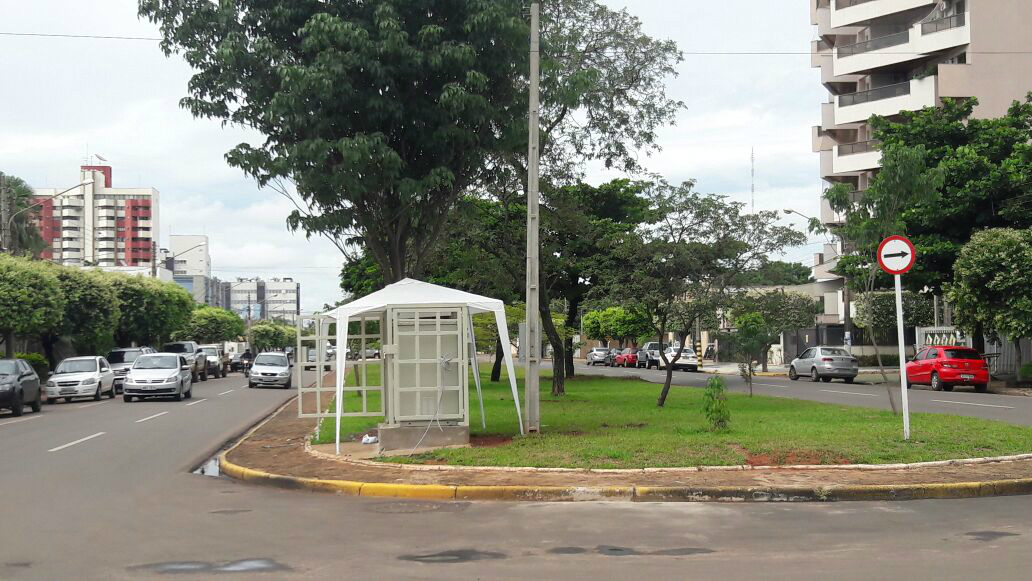 As caixas de distribuição estão sendo colocadas em diversos pontos da cidade. 