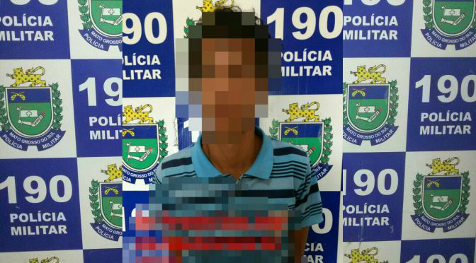Foi preso pois havia um mandado de prisão em seu desfavor. 