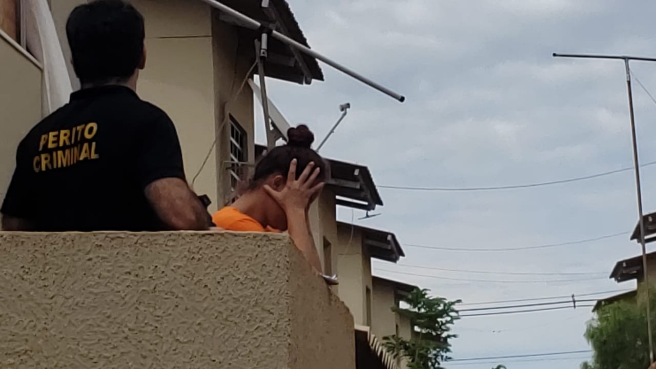 A Polícia Civil, através da 3ª Delegacia de Polícia, comandada pelo delegado Fernando Casati, realiza na manhã de hoje a reconstituição do crime, com o apoio do Setor de Investigação Geral (S. I. G.) e da Polícia Militar - Foto: Fábio Campos / Rádio Caçula