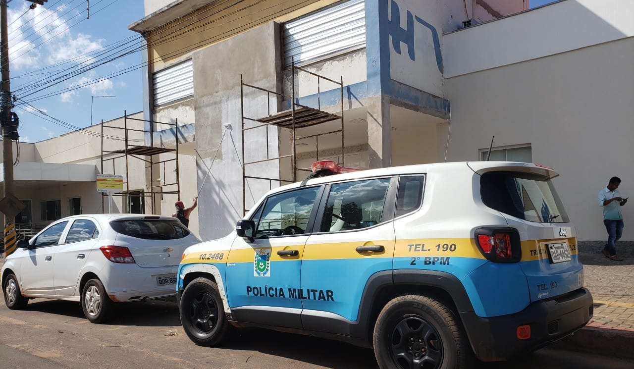 O comerciante foi atingido por quatro disparos – Fotos: Fábio Campos / Rádio Caçula