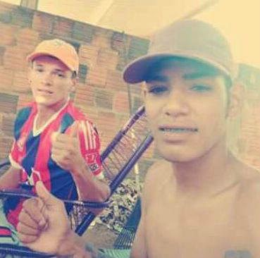 De camisa vermelha Tiago à frente Marcos (nextel) 