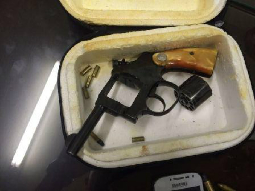 Arma utilizada no assassinato do rapaz. (Foto: Divulgação/Polícia Civil).