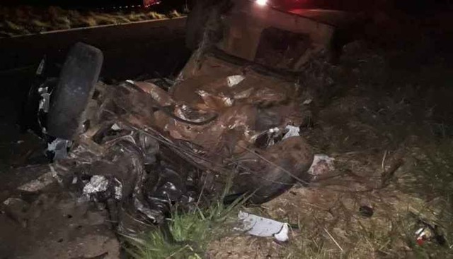 Motorista da Parati morreu no local (Foto: Via WhatsApp)