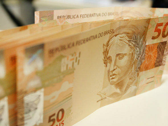 Notas de 50 reais: Para o juiz, pelo fato da TR não acompanhar o índice inflacionário, ela não deve ser usada como referência