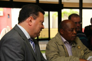 Professores e secretários participaram de uma audiência junto com o promotor Sergio Hafuche (Foto - Campo Grande News)