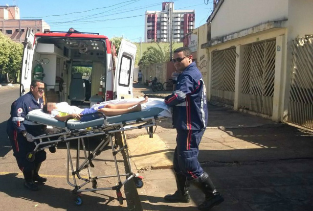 Menino foi socorrido pelo Samu. (Fotos: Lucas Gustavo/Rádio Caçula).
