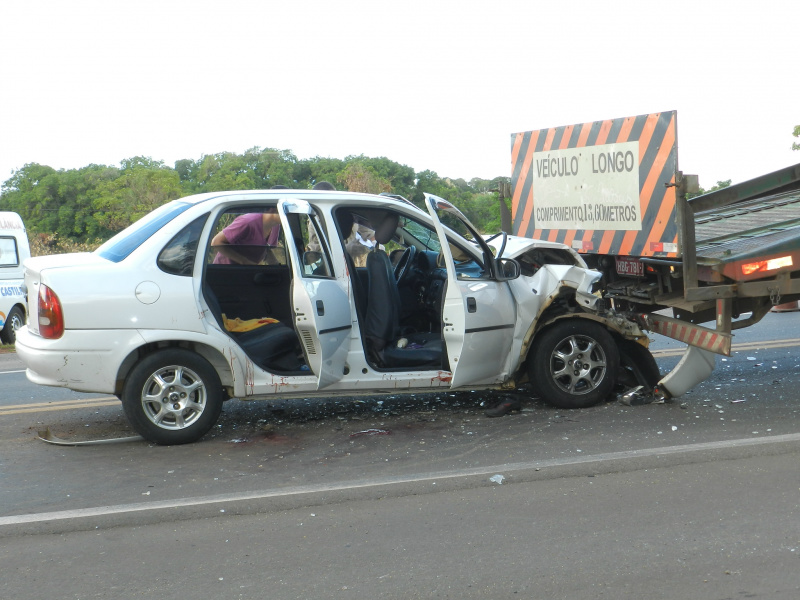 O caminhão fenou bruscamente na pista causando o acidente. Foto: Rádio Caçula