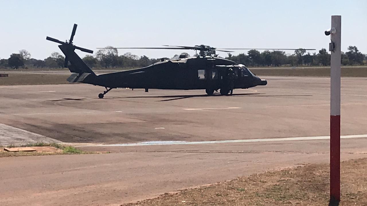 Helicóptero da FAB em apoio a interceptação da aeronave com drogas. Foto: Marco Campos/Rádio Caçula.