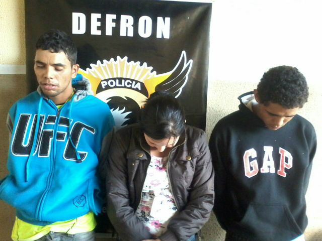 Trio organizava entrega de entorpecentes na cidade (Foto: Osvaldo Duarte) 