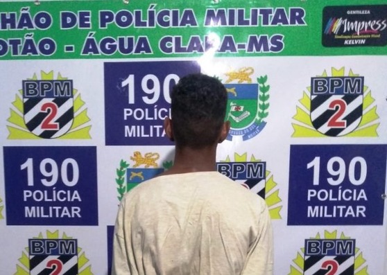 Rapaz (18) é preso após vender crack para usuários. Foto: 2º BPM