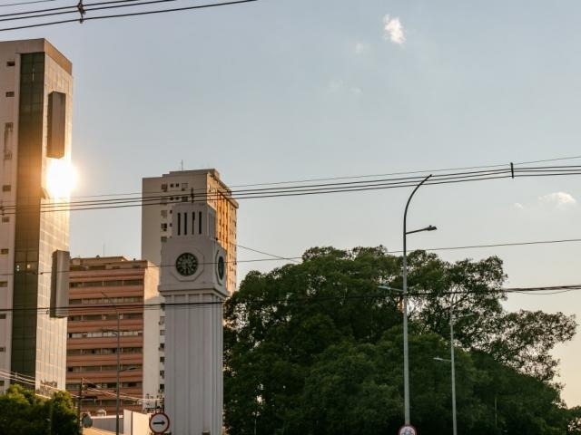 Região central de Campo Grande no início desta manhã. (Foto: Henrique Kawaminami)