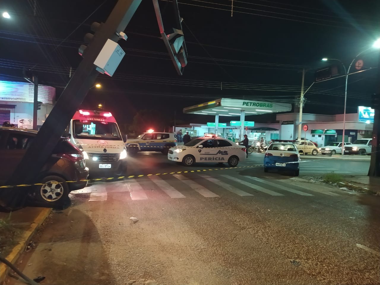 A Polícia Científica também compareceu ao local do acidente para o levantamento de informações. Foto: 5º GBM