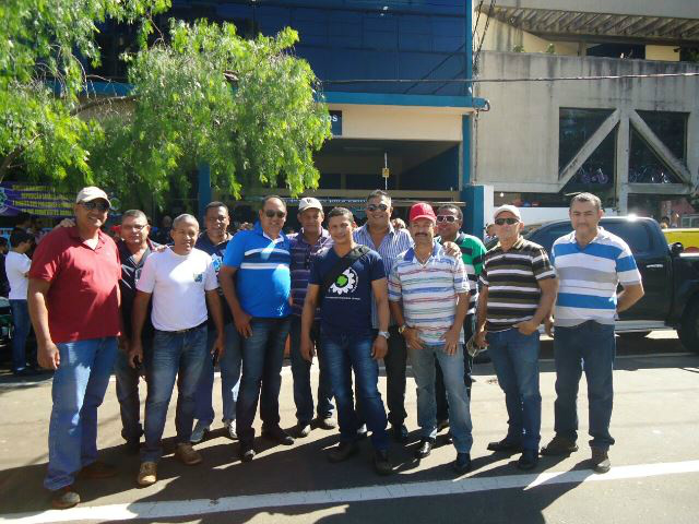 Representantes dos servidores públicos estaduais, durante manifestação em Campo Grande no dia 09 deste mês